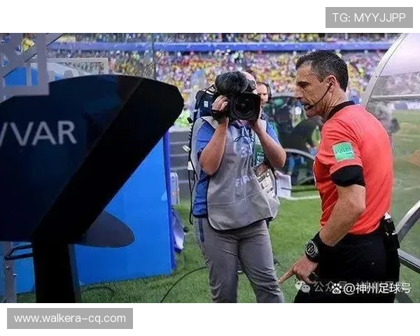 办公室足球明星的搞笑日常与奇葩瞬间大揭秘